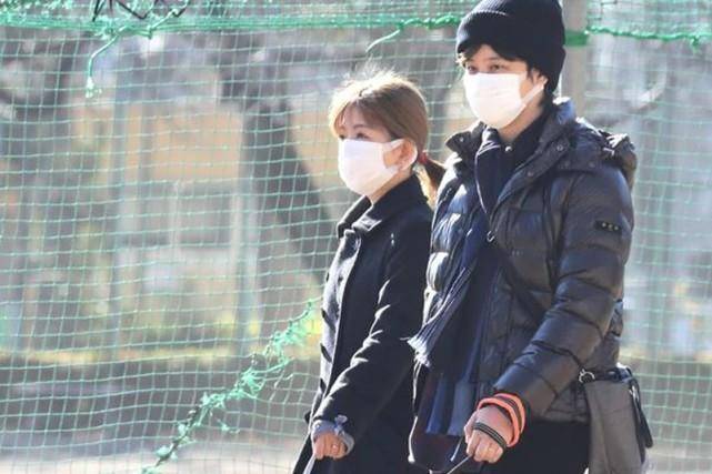 山口百惠慈祥目送囝囝新抱年輕時為保護家人怒摑記者