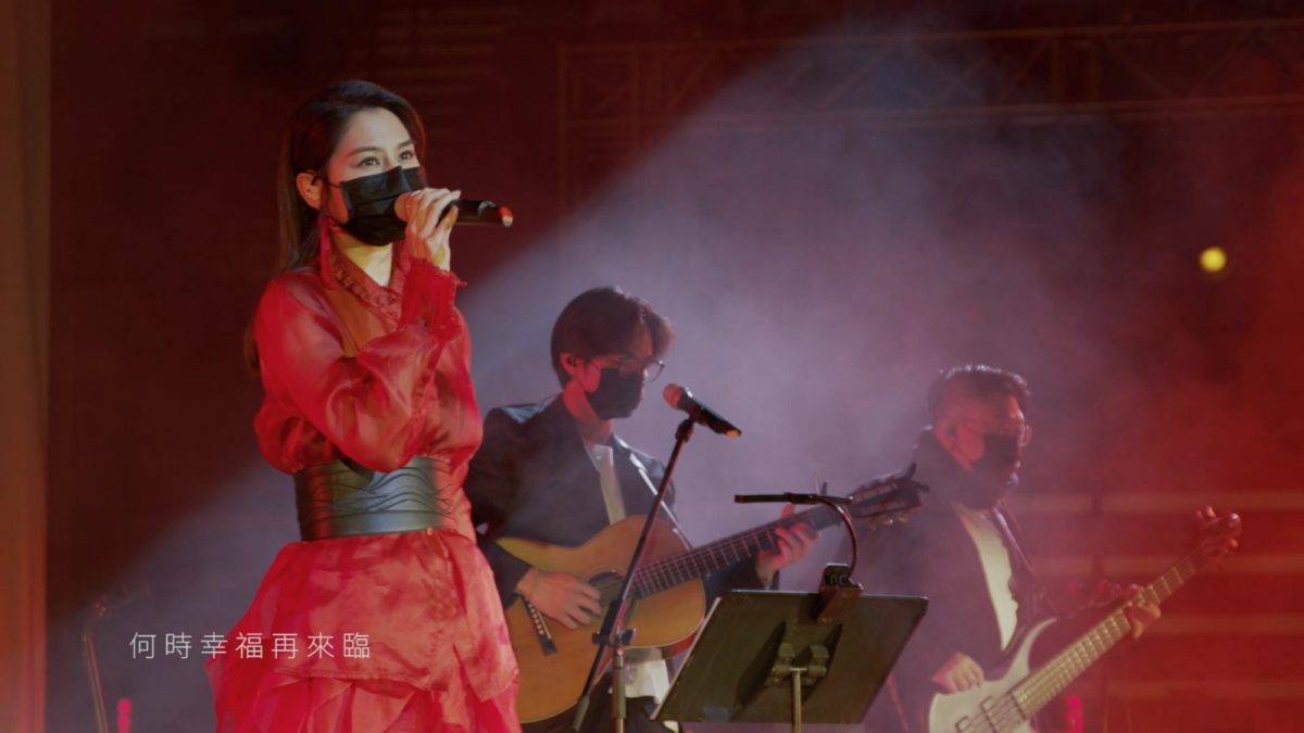 【十大中文金曲】莫文蔚《呼吸有害》獲至尊金曲 周柏豪李幸倪奪男女歌手金獎