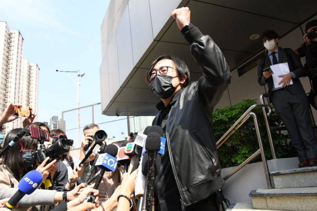 【大拘捕】戴耀廷提早報到「冇嘢講」 消息指約40人或被控顛覆政權