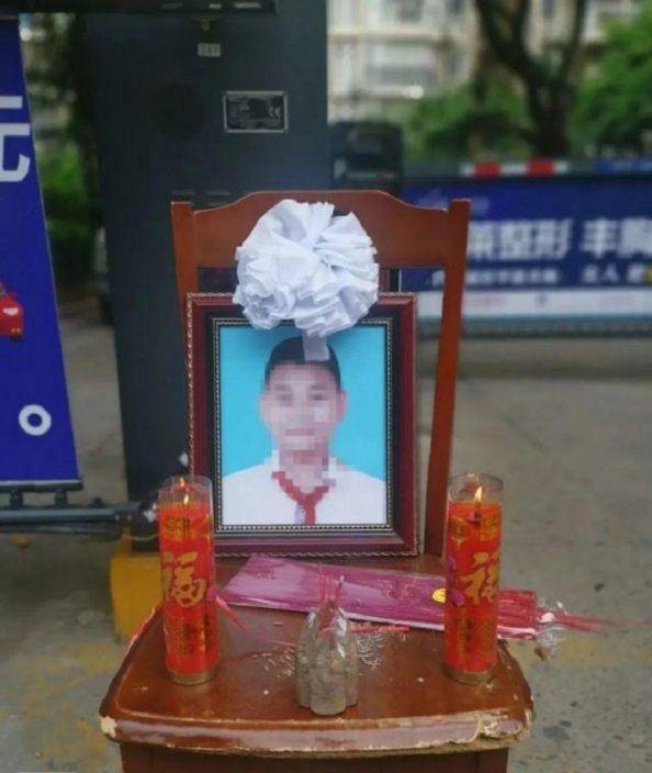 13歲男童困升降機墮樓亡 死前絕望撳緊急掣失敗