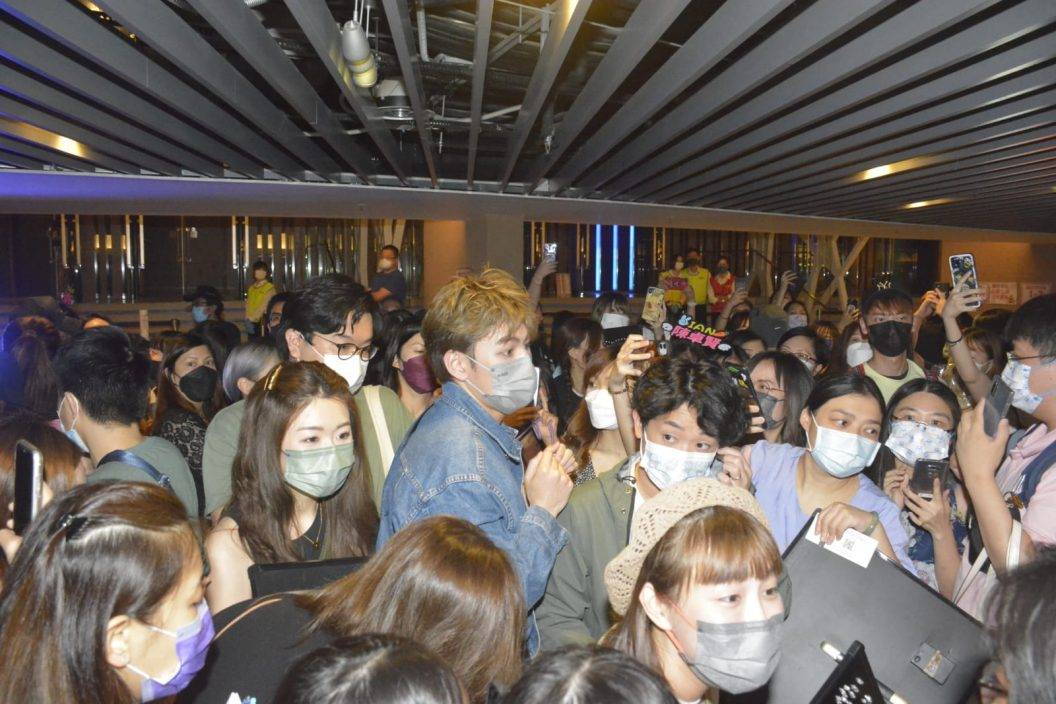 《膠戰》主持舉燈牌為呂爵安打氣 七仙羽想送能量塔畀姜濤助體能