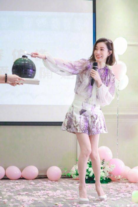 經理人同Fans夾計送生日大驚喜   佘詩曼收528枝玫瑰感動爆喊