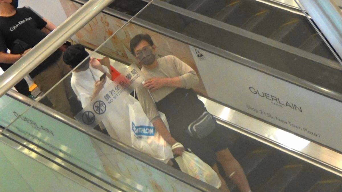 【頭條獨家】亡妻離世1年 父女扶持走出陰霾 黃日華做「跟得老竇」陪女行街