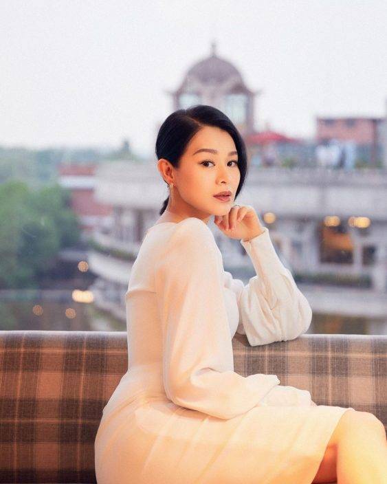 老公捩棄影全家福 胡杏兒視像慶祝孻仔出世百日