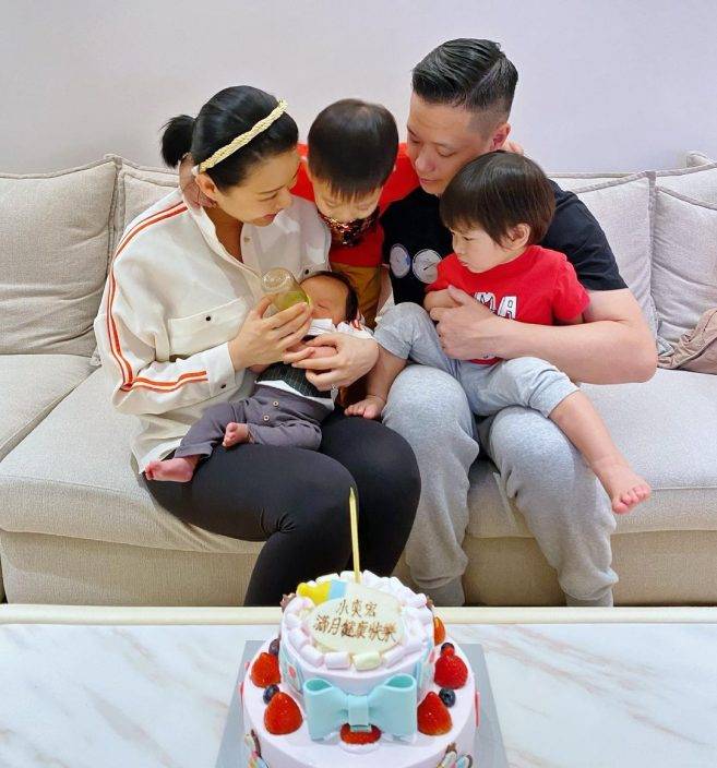老公捩棄影全家福 胡杏兒視像慶祝孻仔出世百日