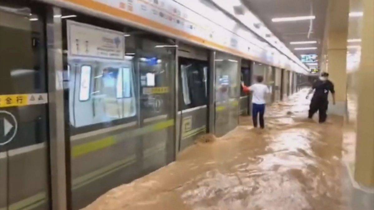 鄭州進入特大自然災難一級戰備狀態 水淹地鐵疑致多人死傷