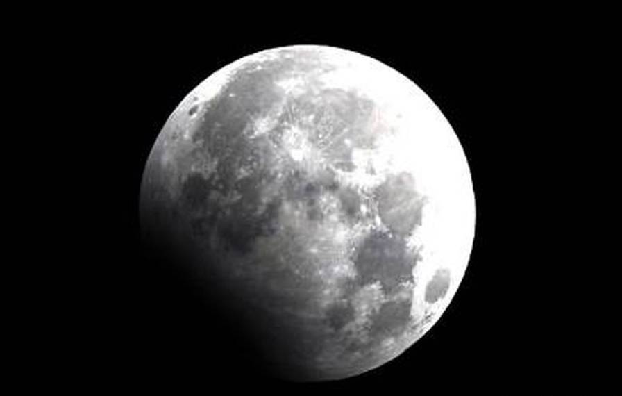 月偏食11.19上演 黃昏月出望向東北偏東觀賞最佳