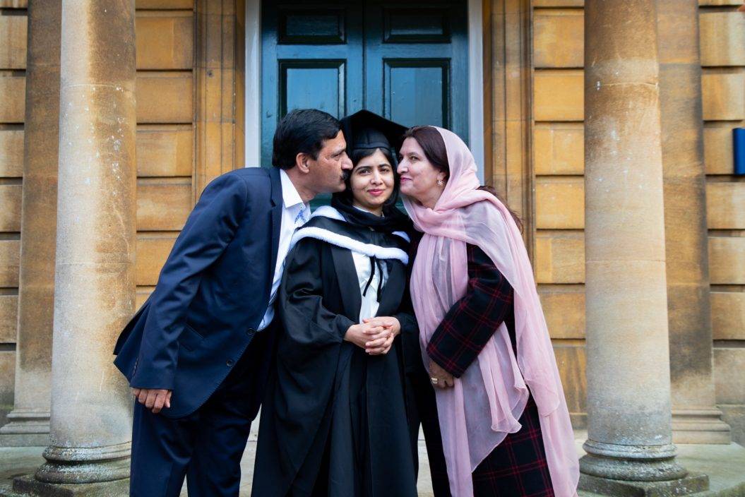 馬拉拉牛津大學畢業 社交媒體分享畢業照神采飛揚