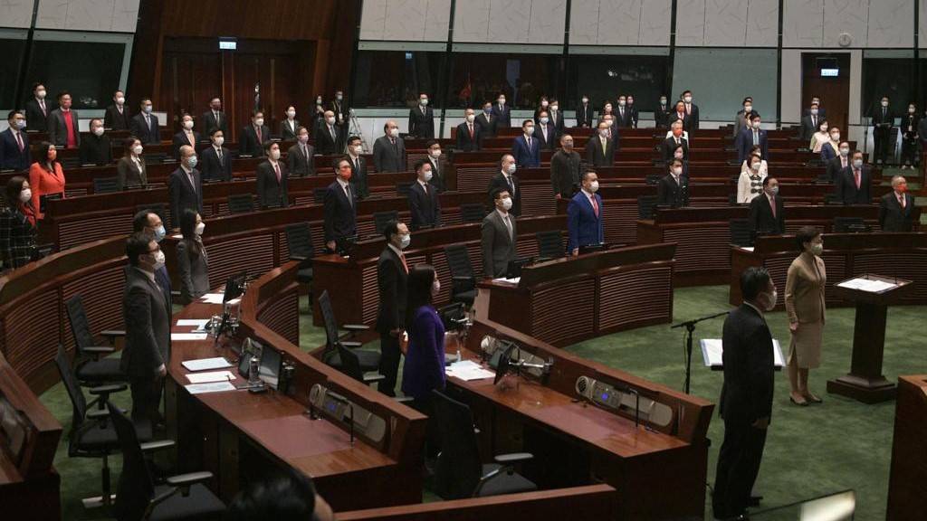 新一屆立法會議員宣誓就職 陳克勤未按要求舉右手