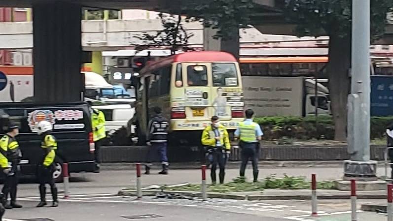 葵涌紅Van撼客貨車 最少10人受傷