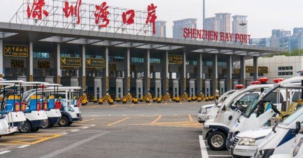 深圳口岸再檢測到6名跨境貨車司機，對新冠病毒檢測呈陽性反應。（Shutterstock）