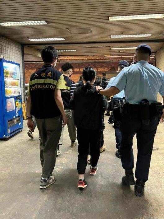 警方東九龍打擊黑工 拘捕9人