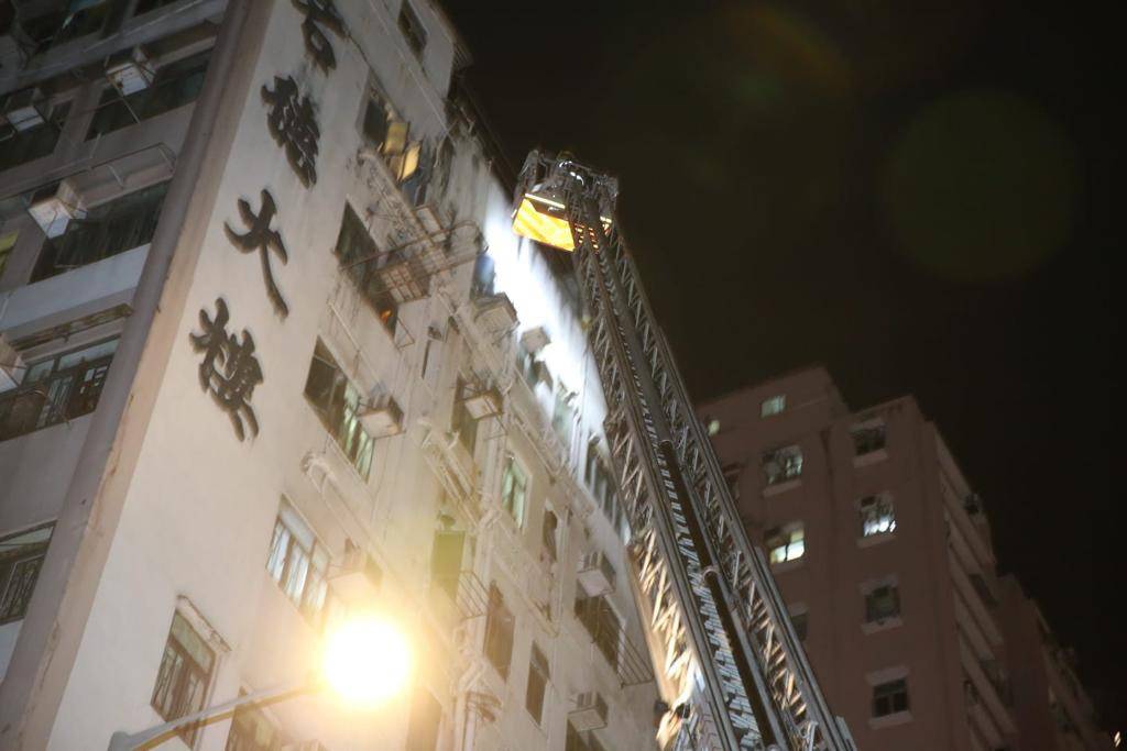 葵涌泰國菜館職員疑煮食「搶火」 樓上約150名住客惶恐疏散