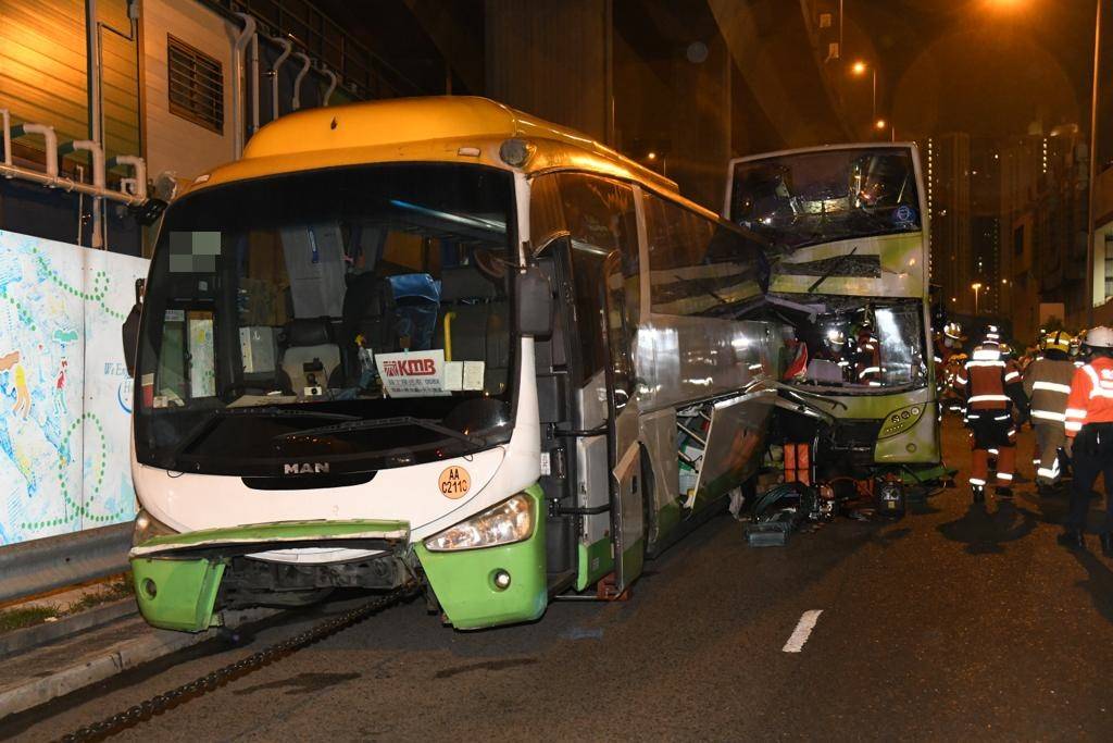 巴士撼旅巴｜43歲新巴車長重創殉職 駕駛倉撞至變形