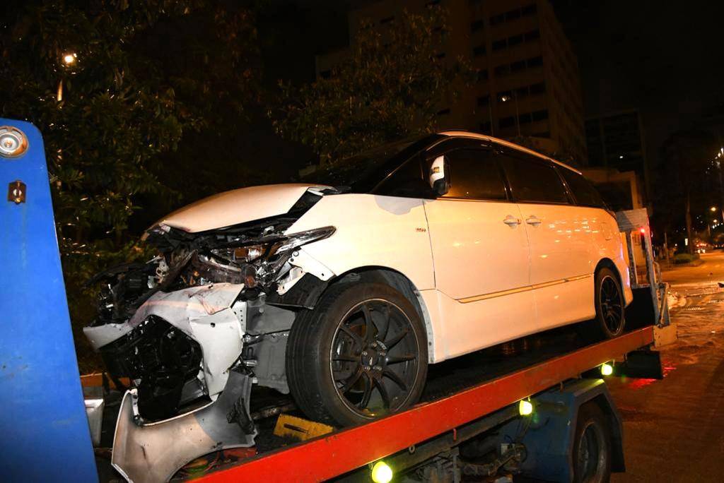 紅磡兩車迎頭相撞 「的哥」頭傷送院 七人車司機疑涉醉駕