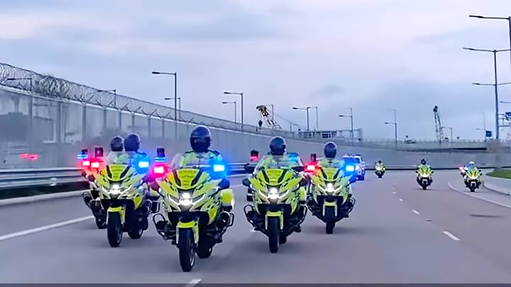 警隊護送組揭秘平平無奇頭盔保護衣內藏乾坤