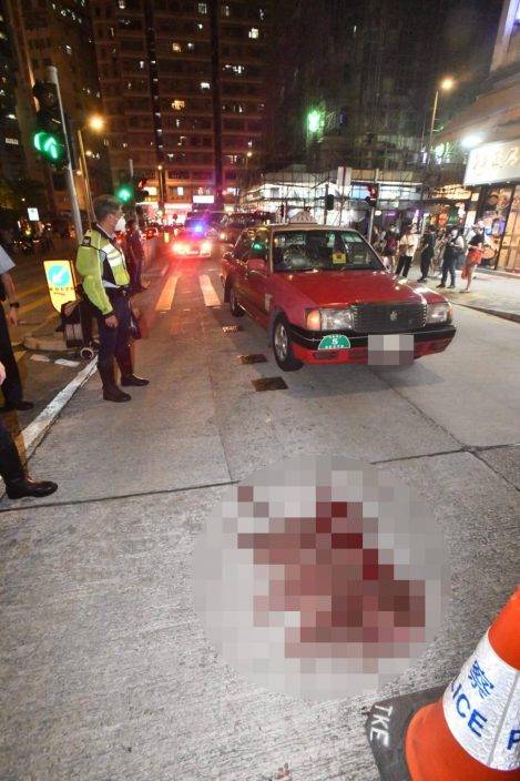 觀塘老翁疑亂過馬路 捱的士撞重創浴血