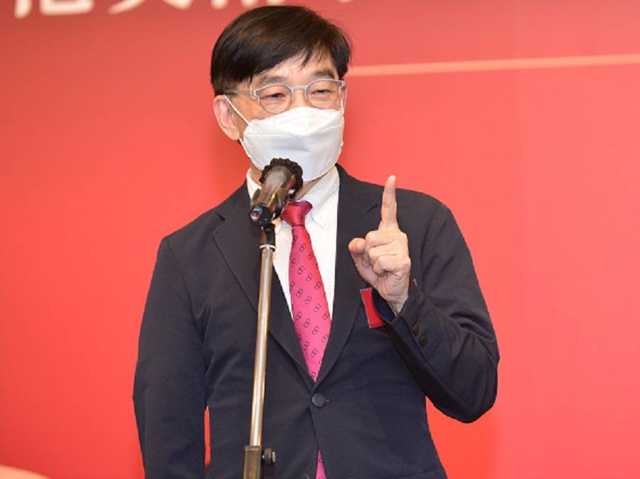 香港文聯執行會長李秀恒致辭。