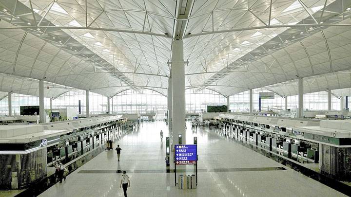機管局全年虧損收窄至30億 香港機場客量增七成貨運量升7.1%