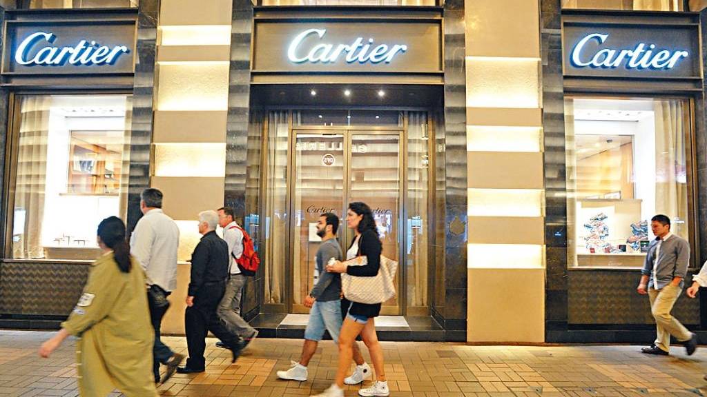 Famous store Cartier cuts salaries by 30%, and many employees refuse to renew their contracts