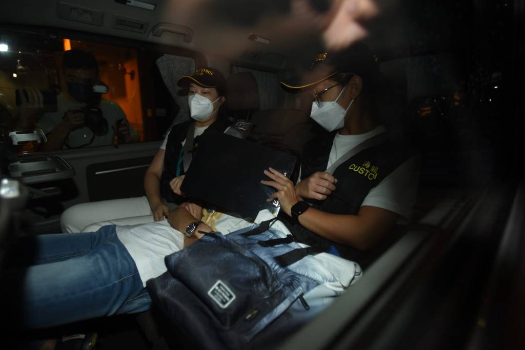 海關打擊冒牌驅蚊產品檢2.5萬元貨 搜多間藥房工廈單位拘7人