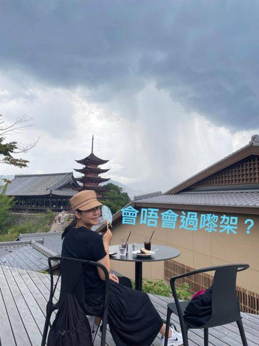 蒙嘉慧遊嚴島神社望景食Cake歎世界   遇過雲雨好彩避得切