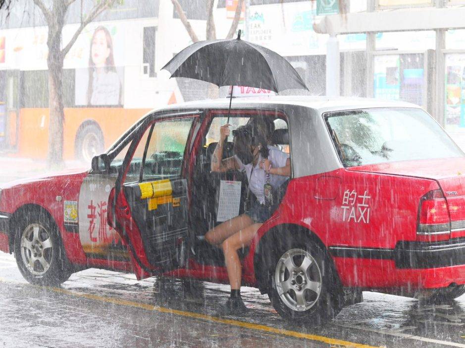 天文台發黃雨警告 荃灣逾90毫米雨量達黑雨水平