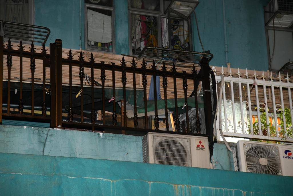 葵涌2男女「跳樓」逃離大廈 警揭住宅製毒工場