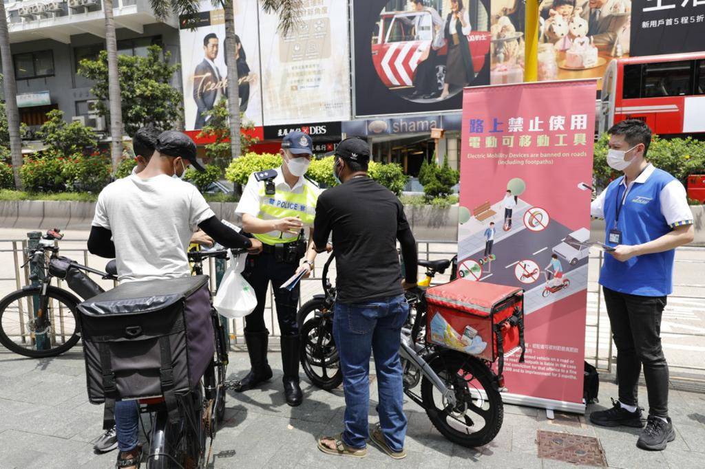 警西九龍打擊單車違例 47單車騎手收傳票 2男女駕電動單車被捕