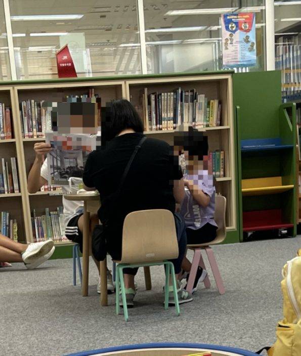 Juicy叮｜港爸兒童圖書館睇「風月版」 家長提醒收歛反遭惡語相向