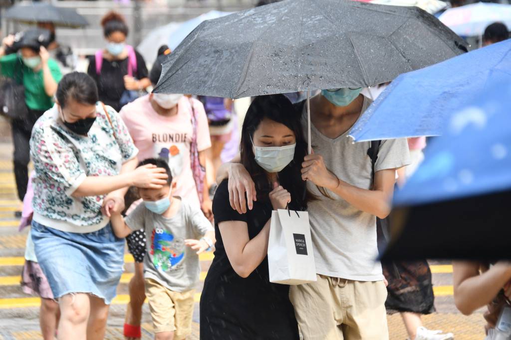天文台指「奧鹿」對香港直接威脅不大 周二三大風驟雨