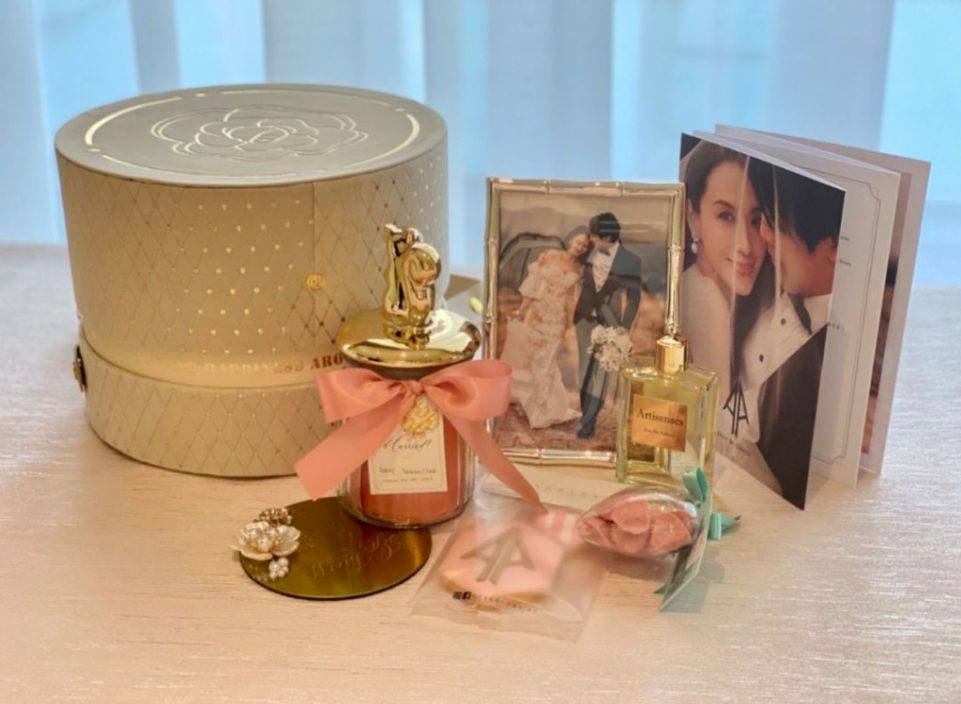 陳煒結婚丨拱門迎賓區以夢幻色花藝設計  賓客可調配專屬香水作回禮