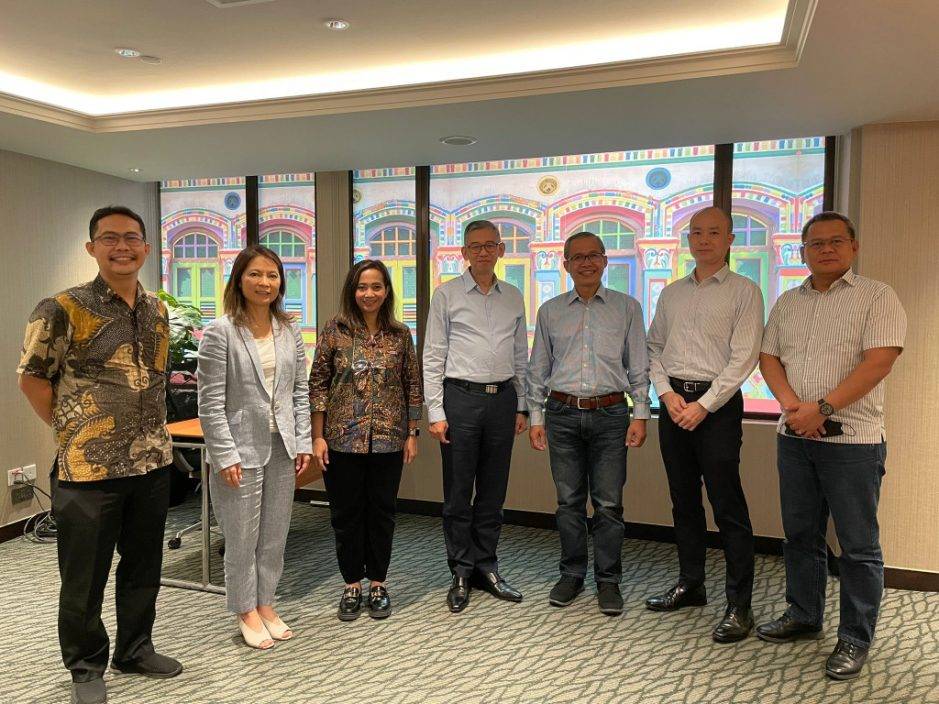 廉政專員胡英明外訪新加坡返港 同意加強反貪合作