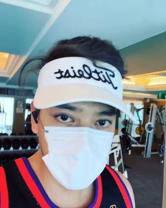 陳曉東47歲出名貪靚狂操肌 自拍跑步片網民驚覺：咁都要化妝？