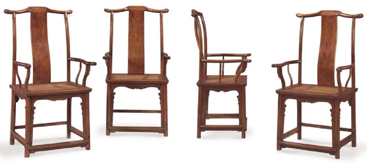 展品之二：明十六世紀末至十七世紀初黃花梨四出頭官帽椅⼀套四張。