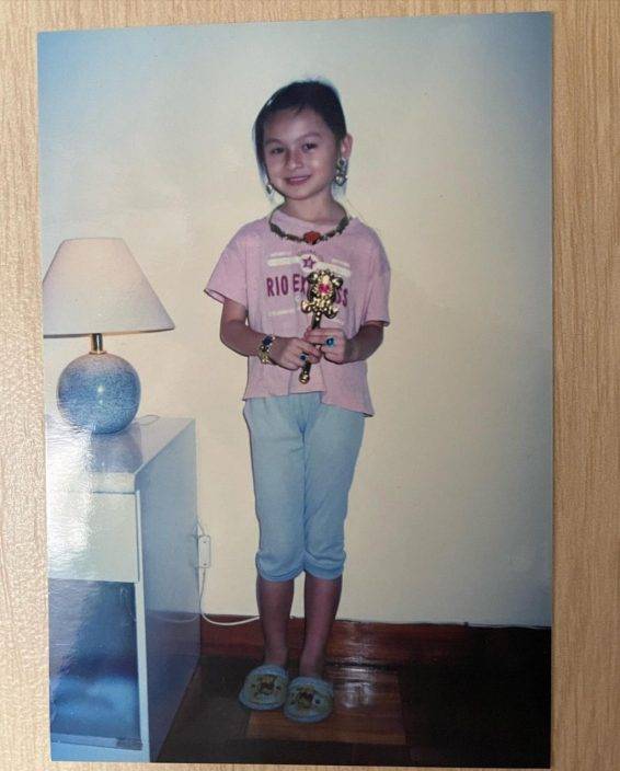 港姐冠軍林鈺洧8歲已有選美夢 晒童年照戴到成身珠耳繩勁可愛