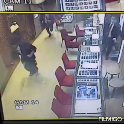 尖沙嘴劫案｜警緝3非華裔男子身高1.7米至1.75米 其中一人以黑布包頭