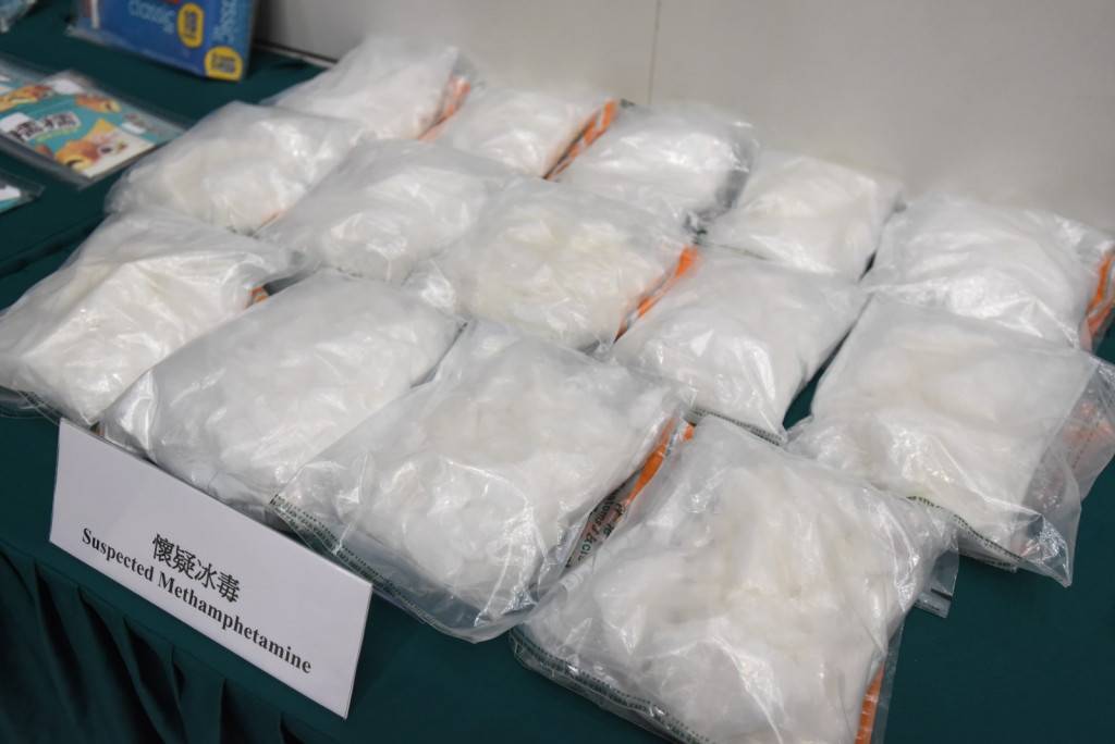 海關在空運包裝零食檢1400萬元毒品 兩男被拘控 下周一提堂