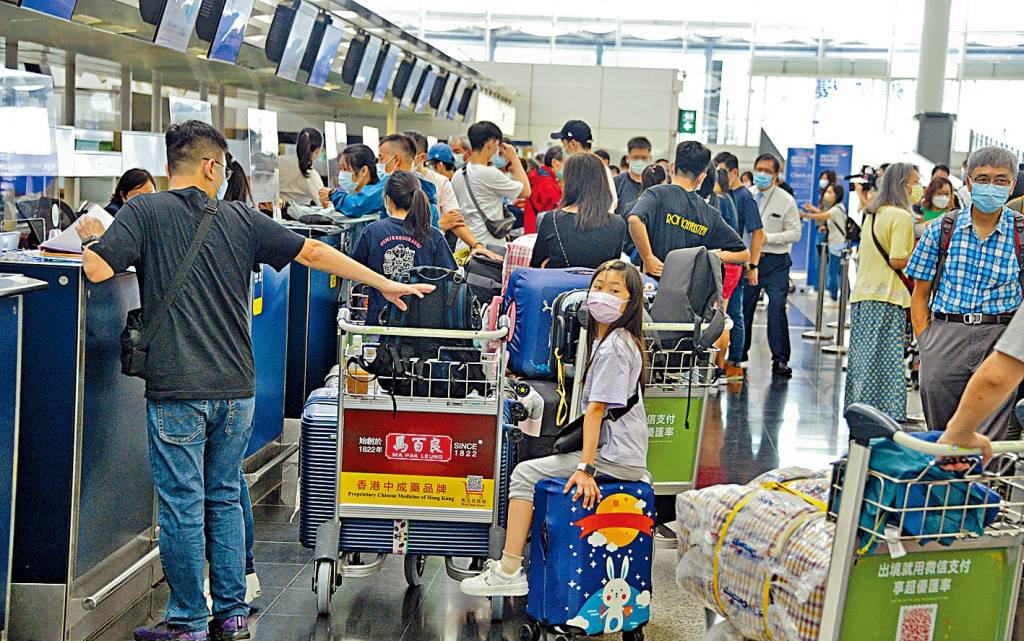 每日雜誌｜移英港人從低層做起 白領轉藍領 儲經驗作跳板