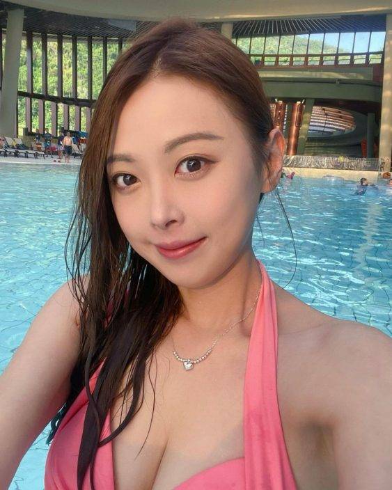 「御用丫鬟」陳婉婷飛英國披嫁衣 低胸TubeTop露事業線超搶鏡