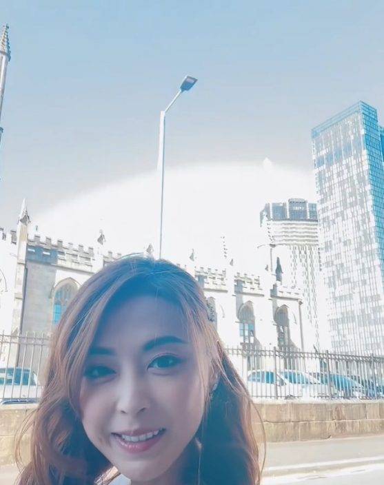 「御用丫鬟」陳婉婷飛英國披嫁衣 低胸TubeTop露事業線超搶鏡