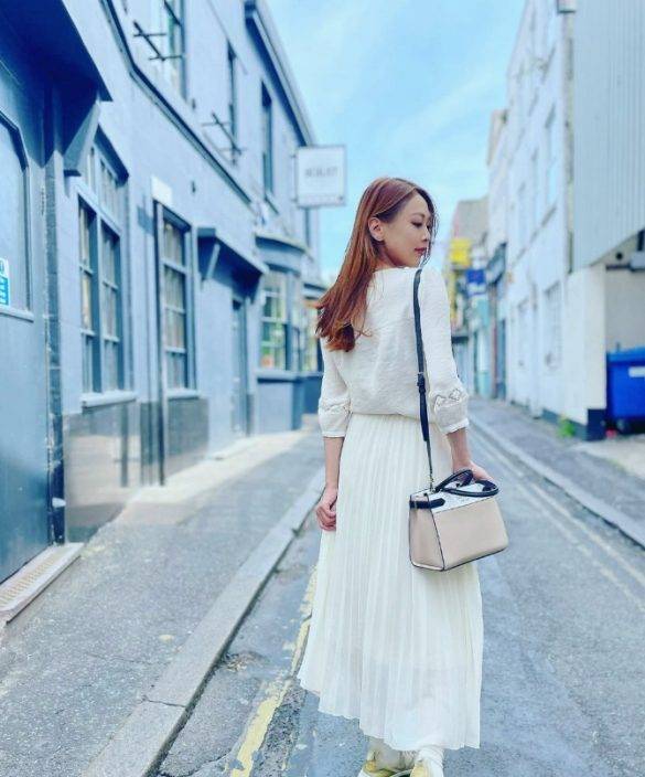 「御用丫鬟」陳婉婷飛英國披嫁衣 低胸TubeTop露事業線超搶鏡