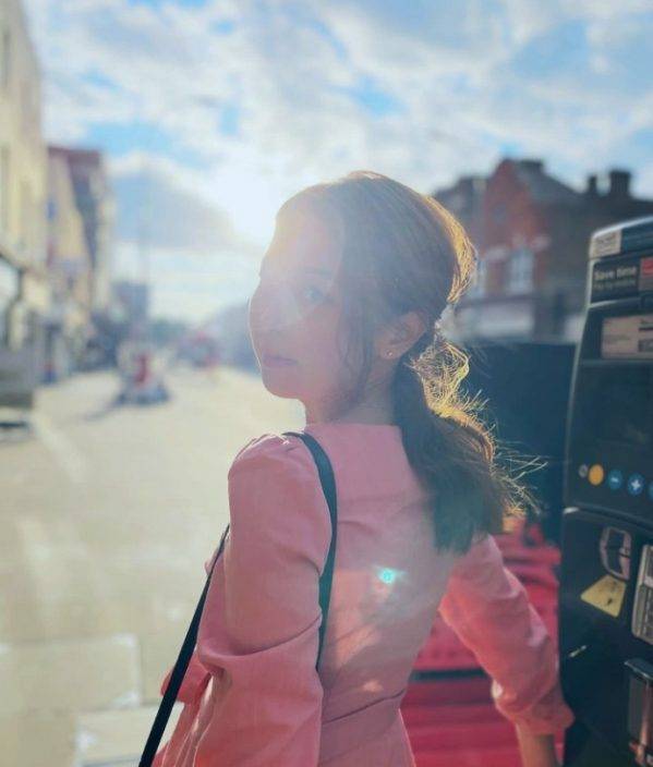 「御用丫鬟」陳婉婷飛英國披嫁衣 低胸TubeTop露事業線超搶鏡