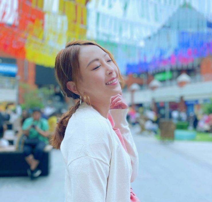 「御用丫鬟」陳婉婷飛英國披嫁衣 低胸TubeTop露事業線超搶鏡