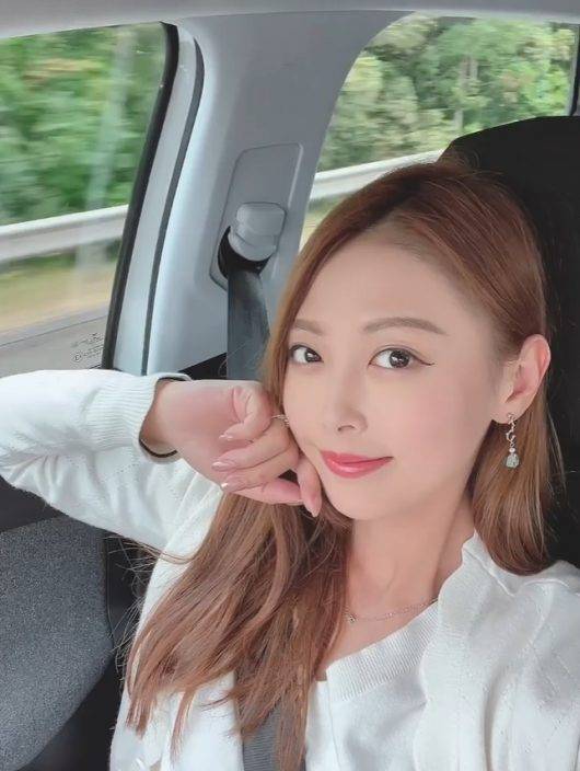 「御用丫鬟」陳婉婷飛英國披嫁衣 低胸TubeTop露事業線超搶鏡