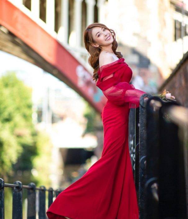 「御用丫鬟」陳婉婷飛英國披嫁衣 低胸TubeTop露事業線超搶鏡