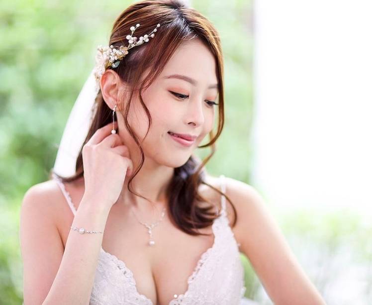 「御用丫鬟」陳婉婷飛英國披嫁衣 低胸TubeTop露事業線超搶鏡