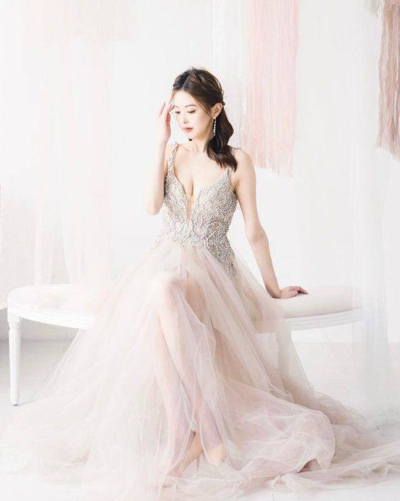 「御用丫鬟」陳婉婷飛英國披嫁衣 低胸TubeTop露事業線超搶鏡