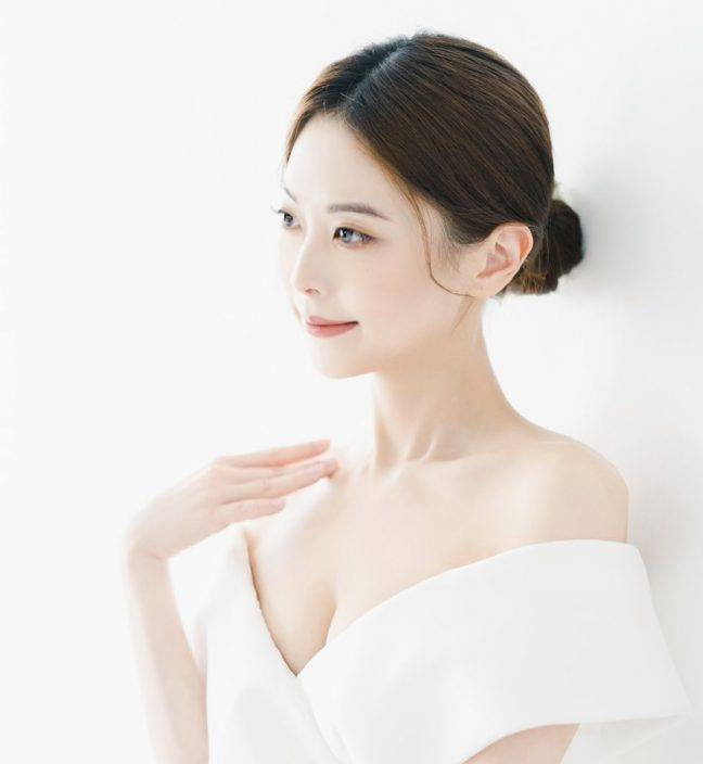 「御用丫鬟」陳婉婷飛英國披嫁衣 低胸TubeTop露事業線超搶鏡