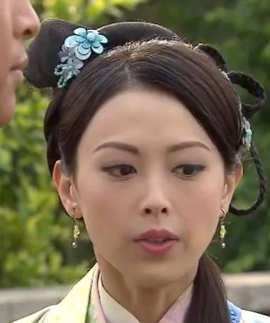 「御用丫鬟」陳婉婷飛英國披嫁衣 低胸TubeTop露事業線超搶鏡